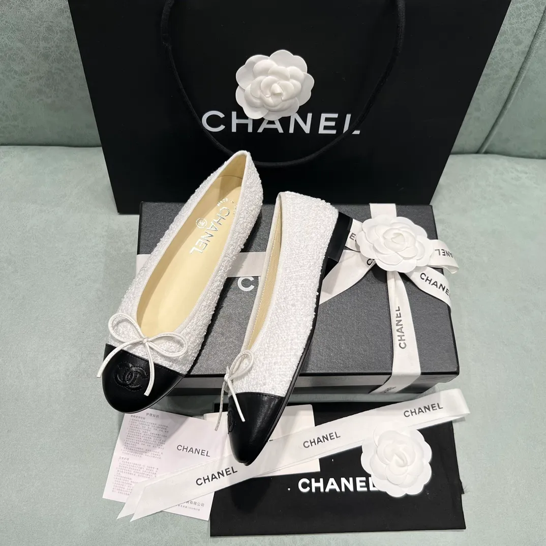 👟👟Ex-factory price 440👟👟 Women's shoes, women's clothing, women's shoes, women's clothing, Chanel shoes that are always being upgraded ~ 2021ss top version HK overseas purchasing original cut from 1:1 Chanel Chanel classic bow round toe ballet shoes There are not many good quality, so you can really go in and out of the counter without pressure Regardless of the last shape, leather selection, or manufacturing process, they are all genuine craftsmanship and very sophisticated. ◾️Fabric: Mixed sheepskin imported from Italy ◾️Lining: Imported sheepskin (sweat-absorbent and soft) ◾️Sole: Italian special A-grade genuine leather sole (not ordinary thin sole in the market) ◾️Size: 35-39 [34 40 41 42 43 customization is not returnable]